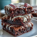 Delicious baseball-themed brownie bites with white icing laces, perfect for sports parties and game day desserts.